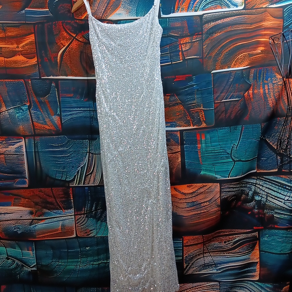 Alenda Danmos womens sequins silver dress size 4-6 with stretch very delicate